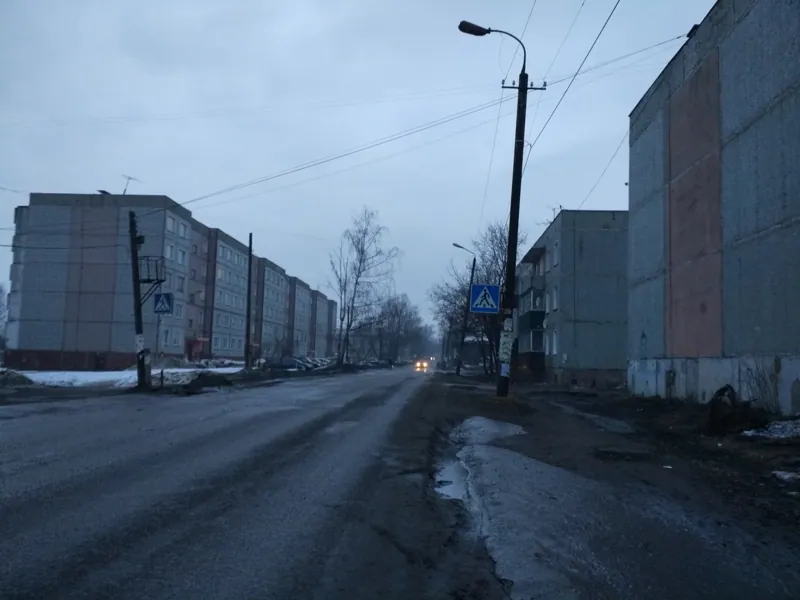 Белая Холуница, Россия — уличная фотография, апрель 2017