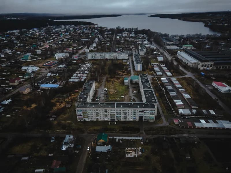 Белая Холуница, Россия — уличная фотография, ноябрь 2020