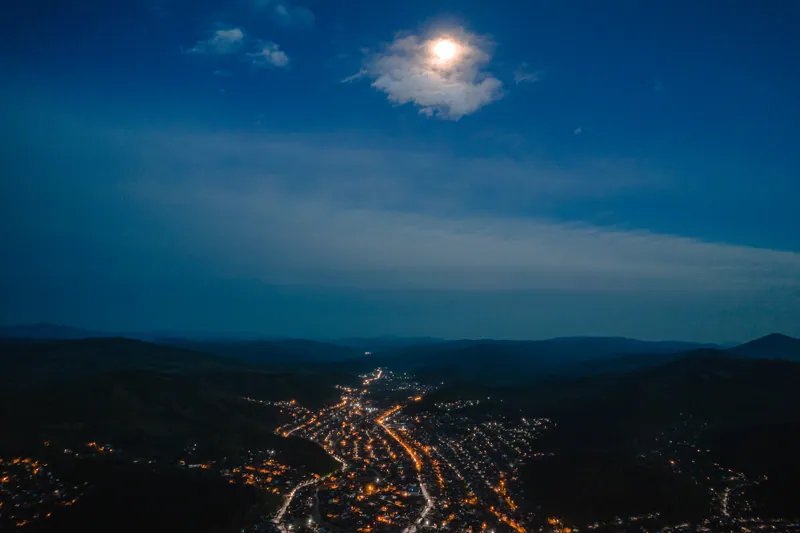 Алтай, Россия — уличная фотография, май 2021