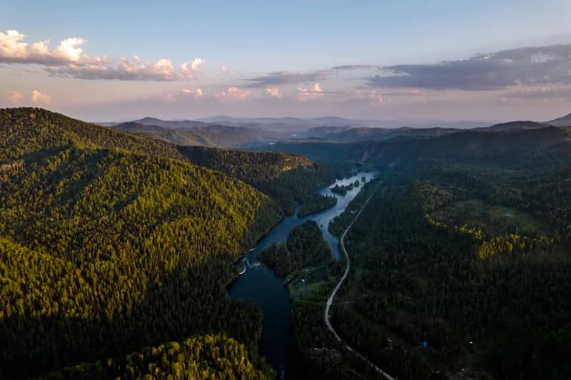 Алтай, Россия — уличная фотография, май 2021