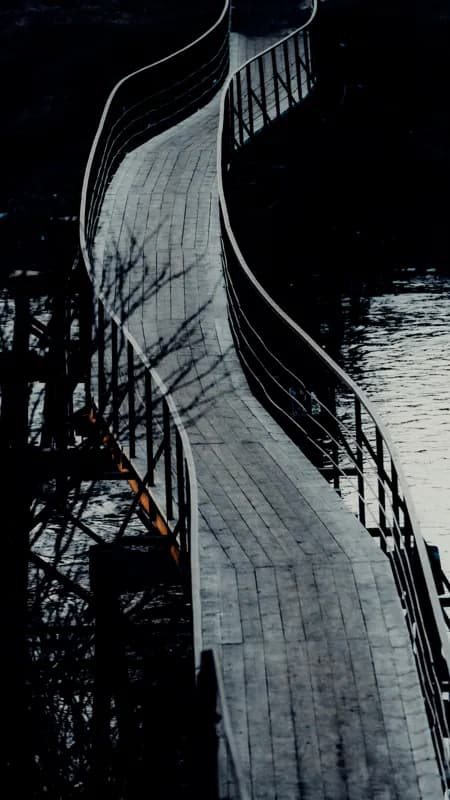 Белая Холуница, Россия — уличная фотография, апрель 2023