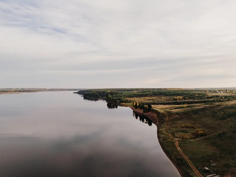 Белая Холуница, Россия — уличная фотография, октябрь 2025