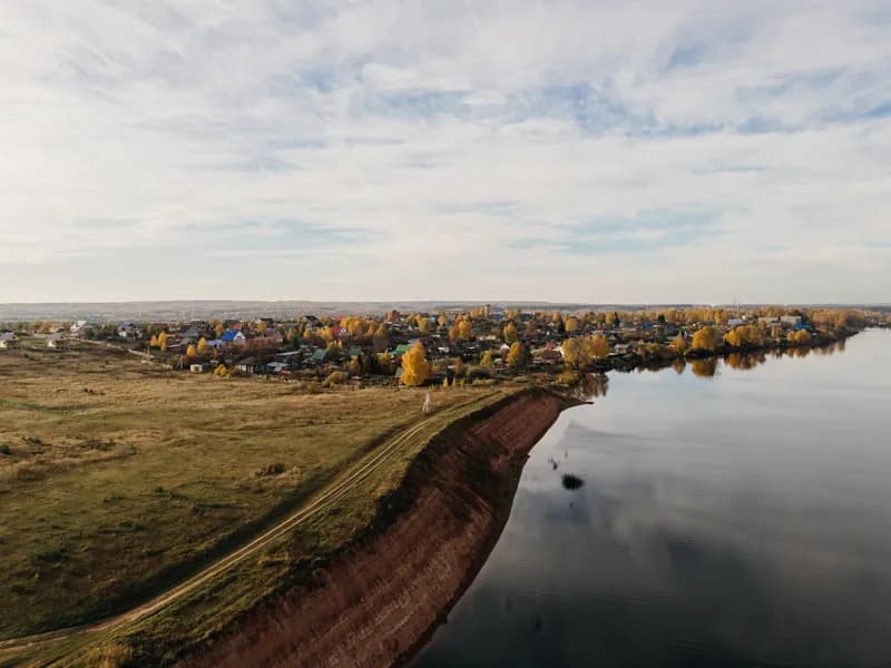 Белая Холуница, Россия — уличная фотография, октябрь 2025