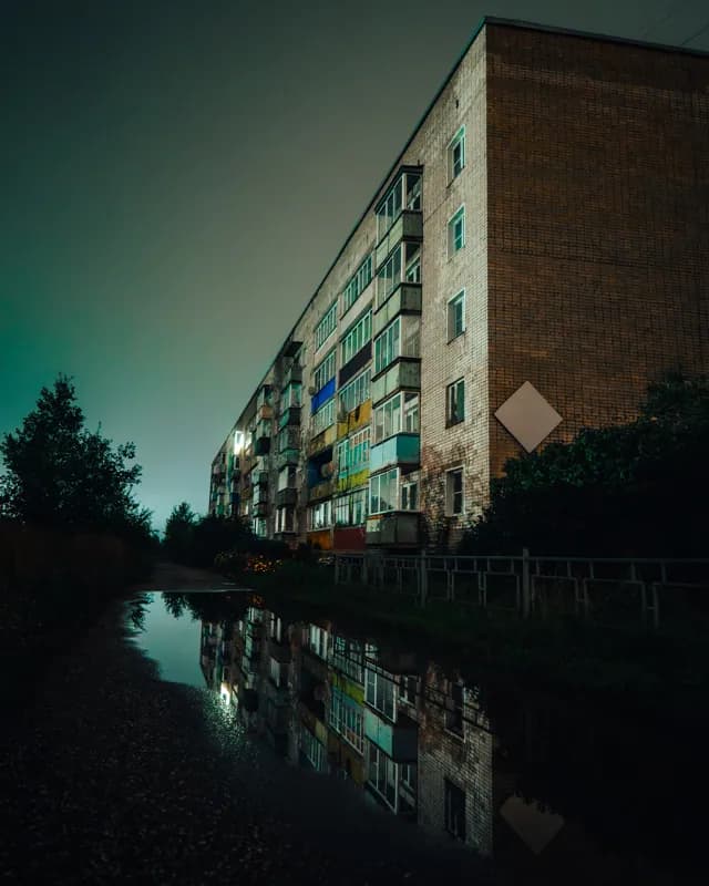 Белая Холуница, Россия — уличная фотография, сентябрь 2025