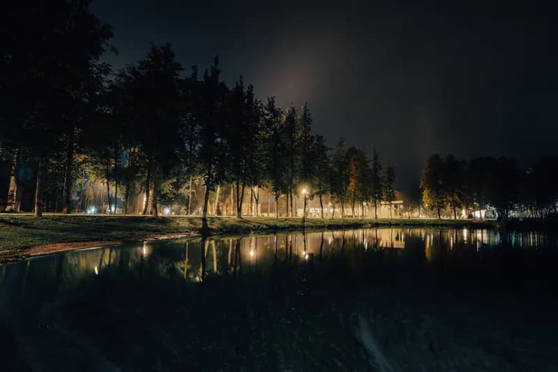 Белая Холуница, Россия — уличная фотография, сентябрь 2025