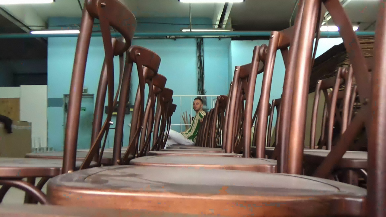 Chiedo Cover. Furniture for home and business: still from the film 2